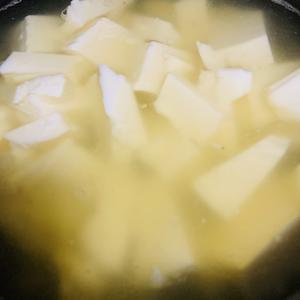 五分钟搞定内酯豆腐汤 太太乐鲜鸡汁快手菜的做法 步骤3