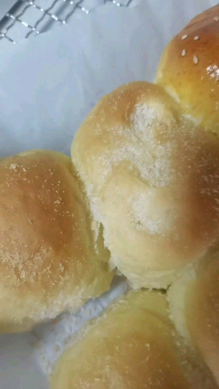大人小孩都爱不释口的【蜂蜜牛奶小餐包】