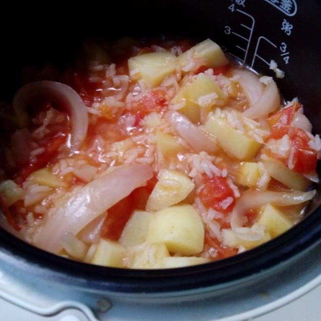 土豆番茄洋葱浓汤饭的做法