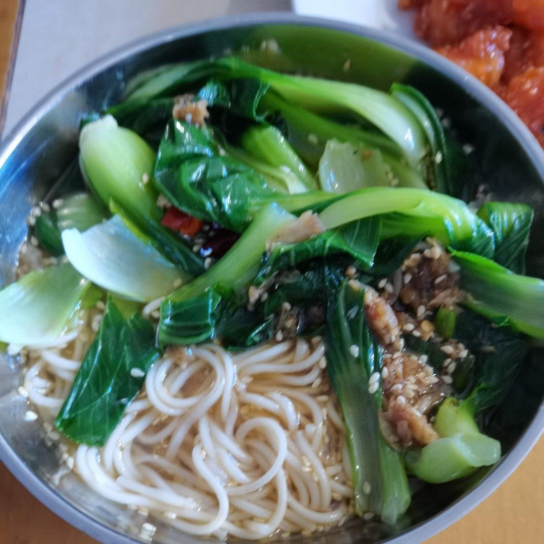 一碗清汤面 🍜 —— 秋日里的治愈系
