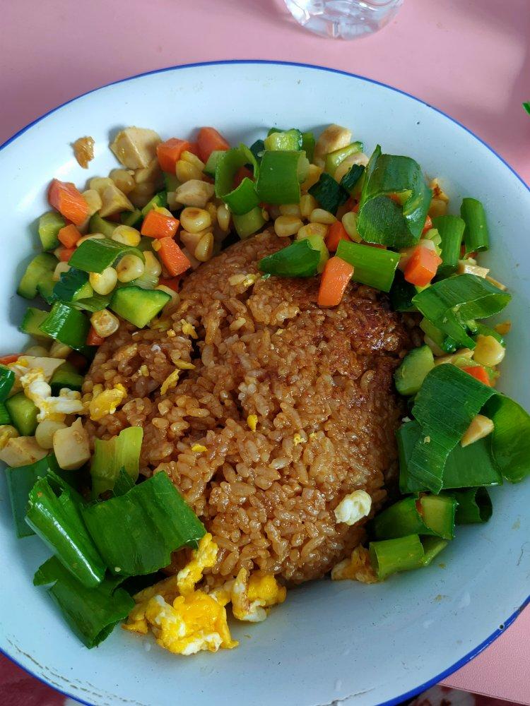 好吃到舔盘的酱油炒饭！