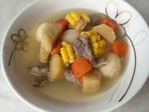 广式靓汤（骨头+胡萝卜+玉米+甘蔗+荸荠）的做法 步骤4