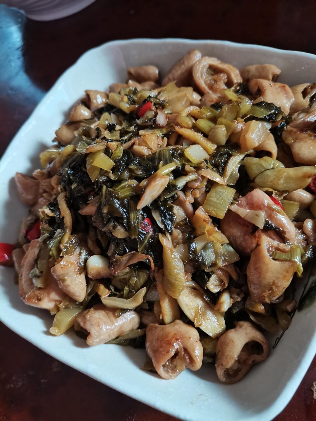 你们要的酸菜炒肥肠教程来了，好吃巨下饭！