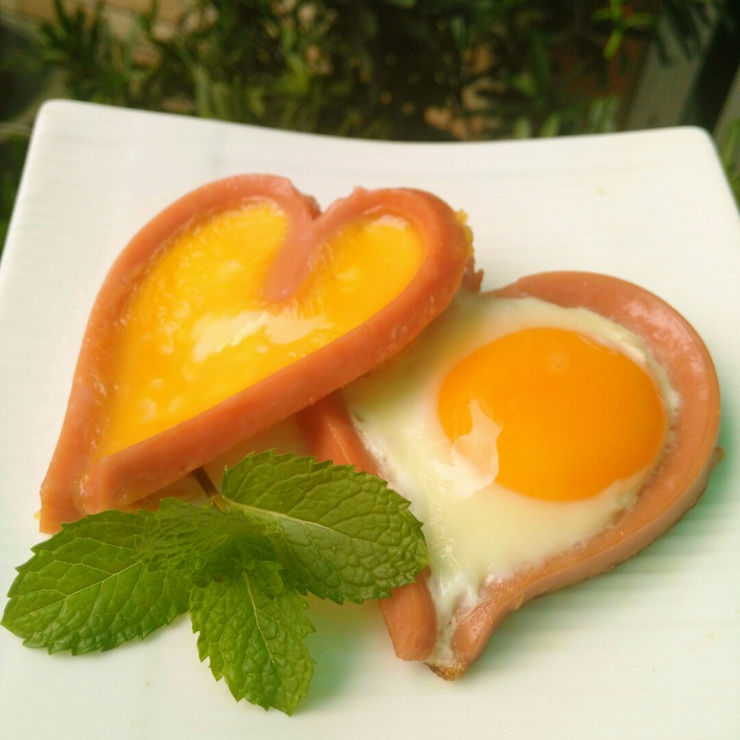 莂侢犹豫做的爱心香肠煎蛋
