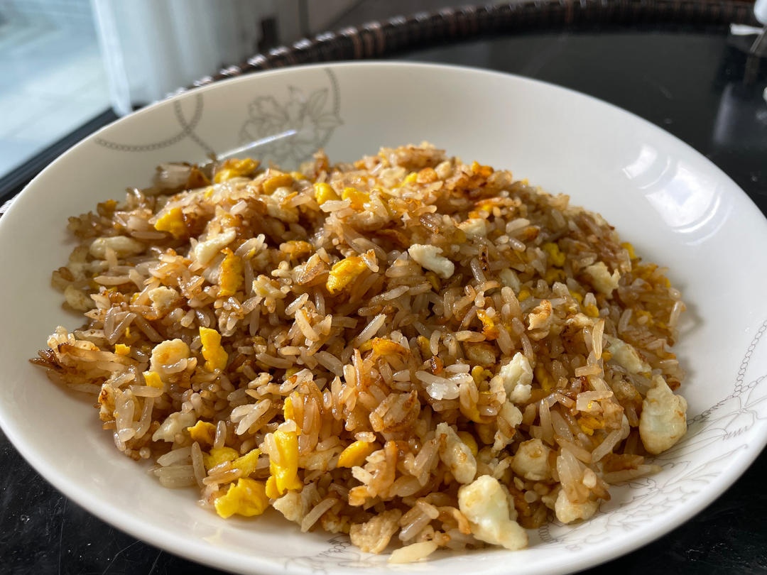 厨师长教你：“酱油炒饭”的家常做法，里面满满的小技巧，很受用