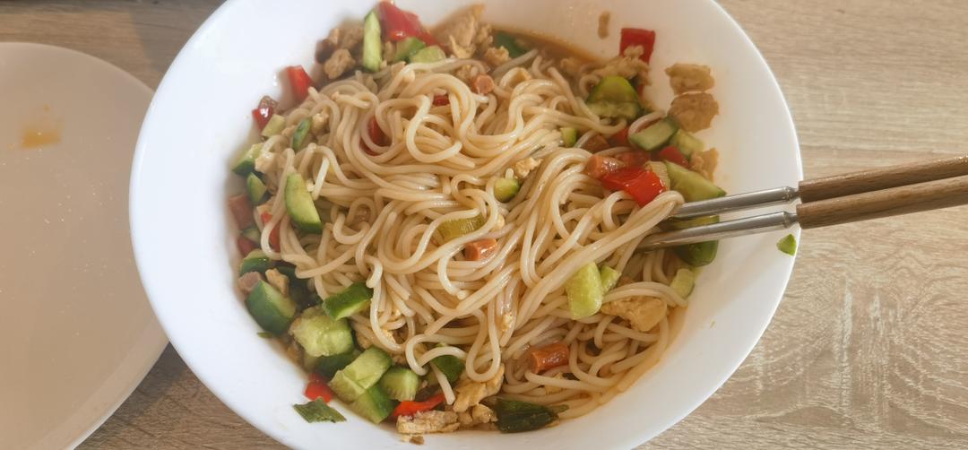 青椒鸡蛋拌面