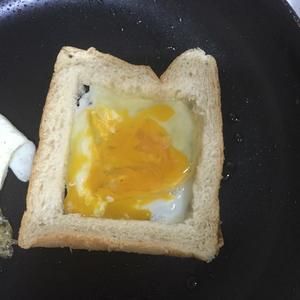 简单的鸡蛋土司（婴儿辅食）的做法 步骤3
