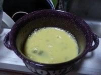 洋葱金针菇烘蛋的做法 步骤2