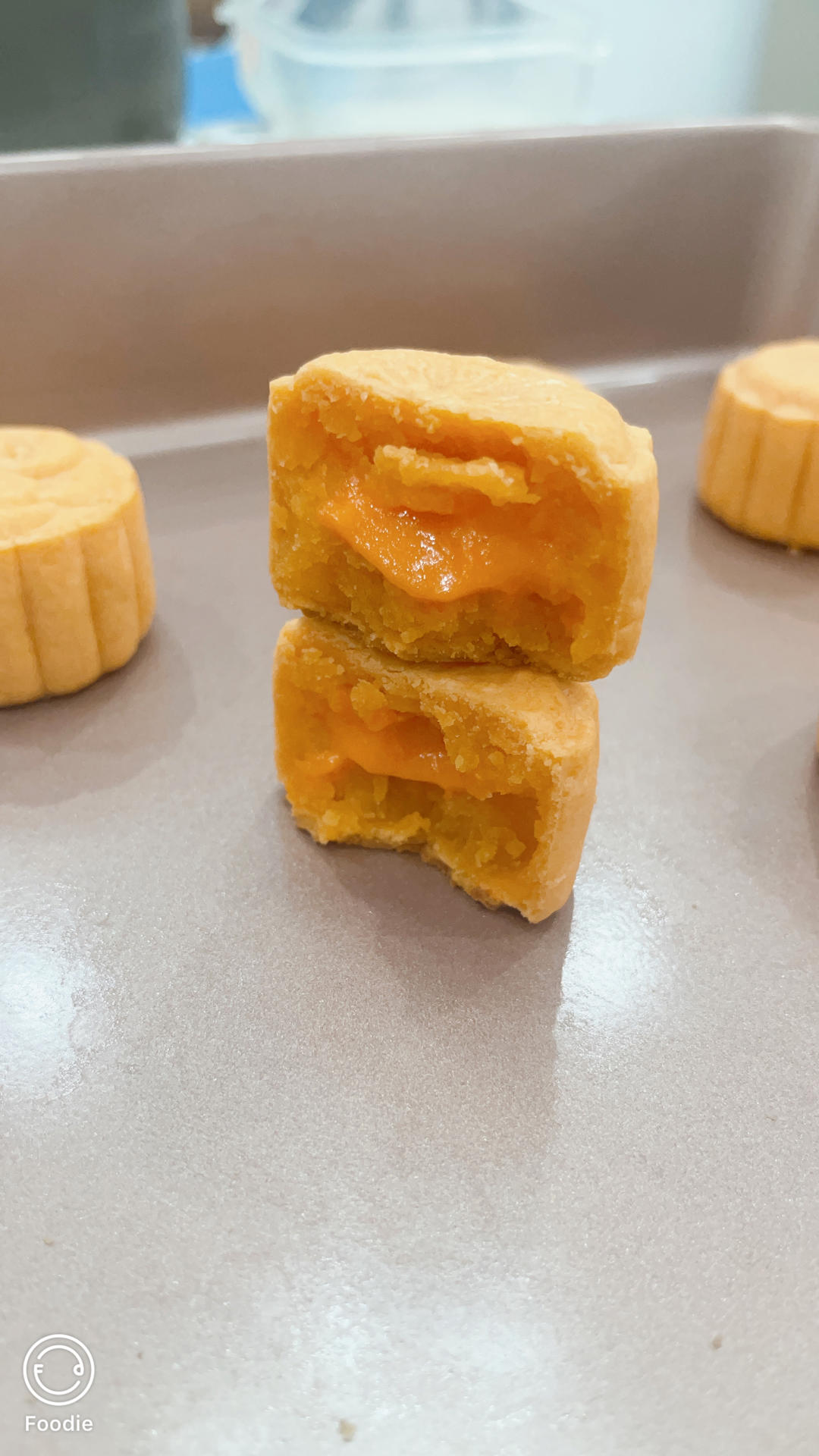 💃奶黄流心月饼——这是可以让你坐稳朋友圈厨霸位置的月饼🥮，没人点赞算我输👎