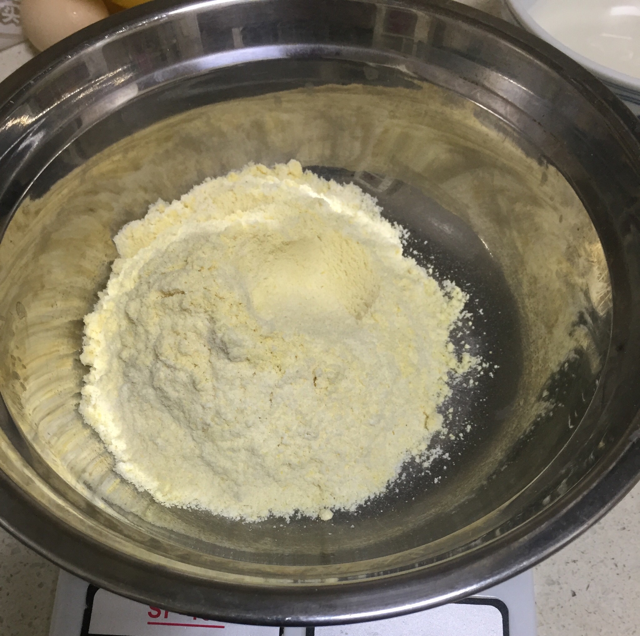 摩飞6圆盘——奶香玉米饼（减脂推荐）的做法 步骤1
