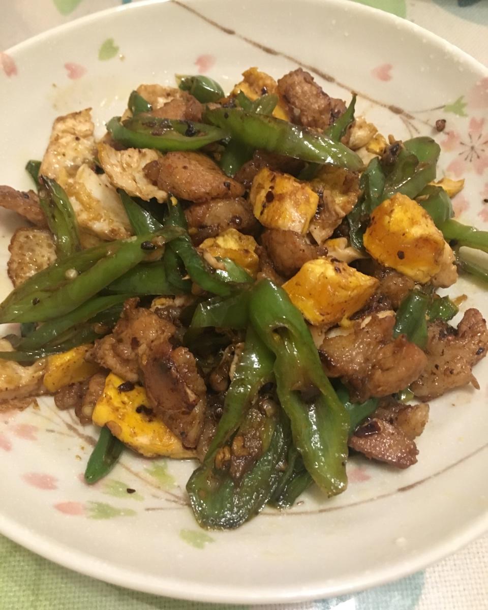 荷包蛋炒五花肉，简单味美又下饭
