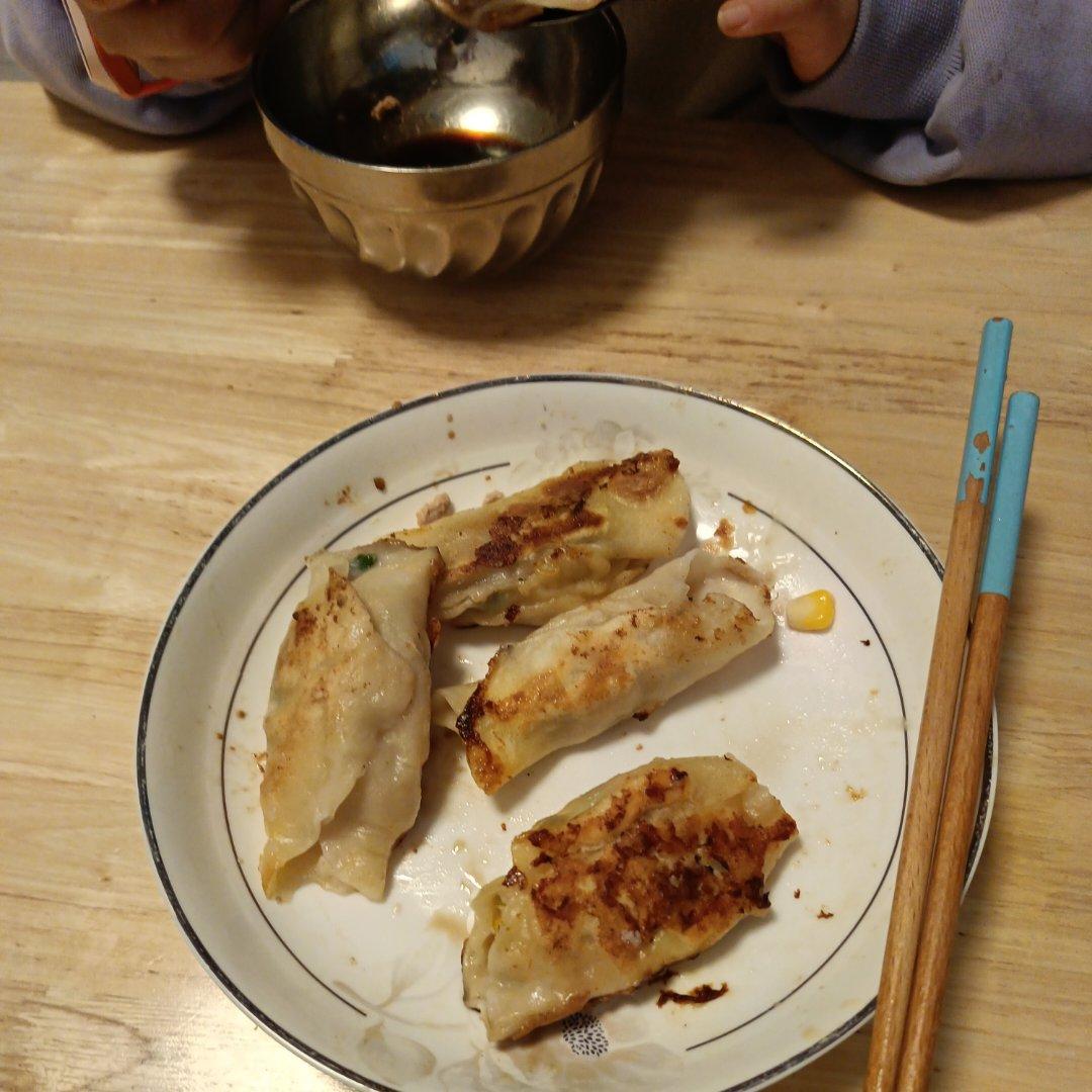 酥脆鲜虾锅贴