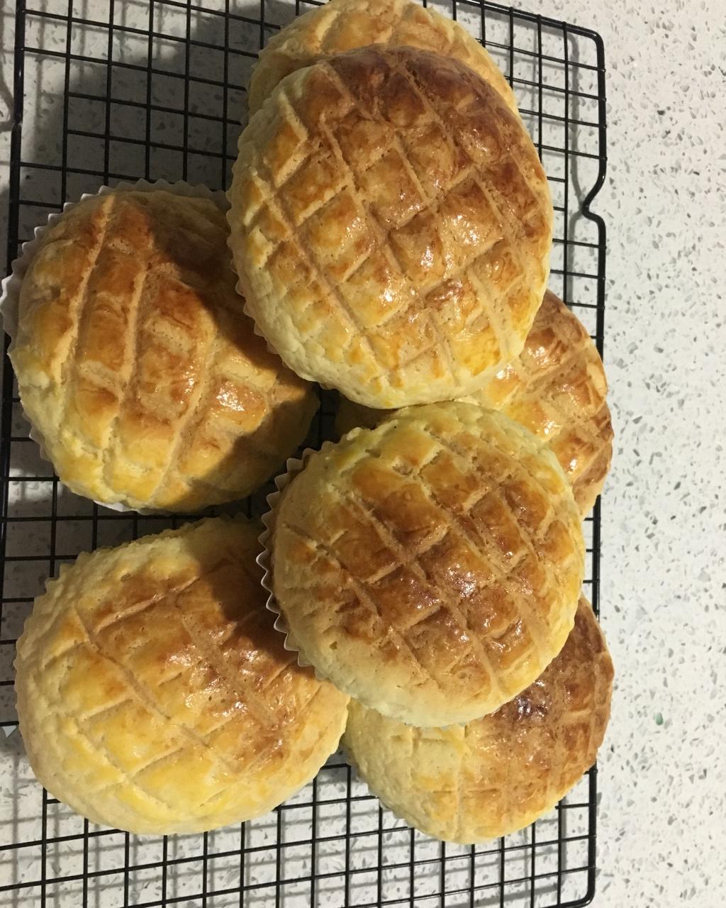 好吃到炸裂的港式菠萝包（附带制作酥皮的小视频）