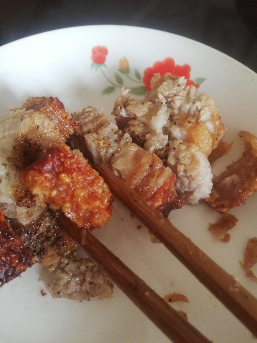 多次失败，越挫越勇终于做出来了广式脆皮烧肉