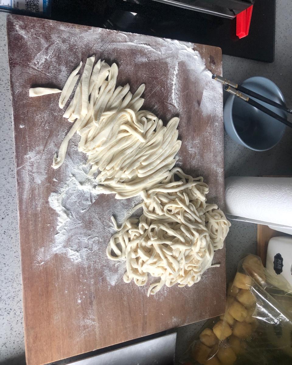 不用炝锅不用打卤的沏汤手擀面