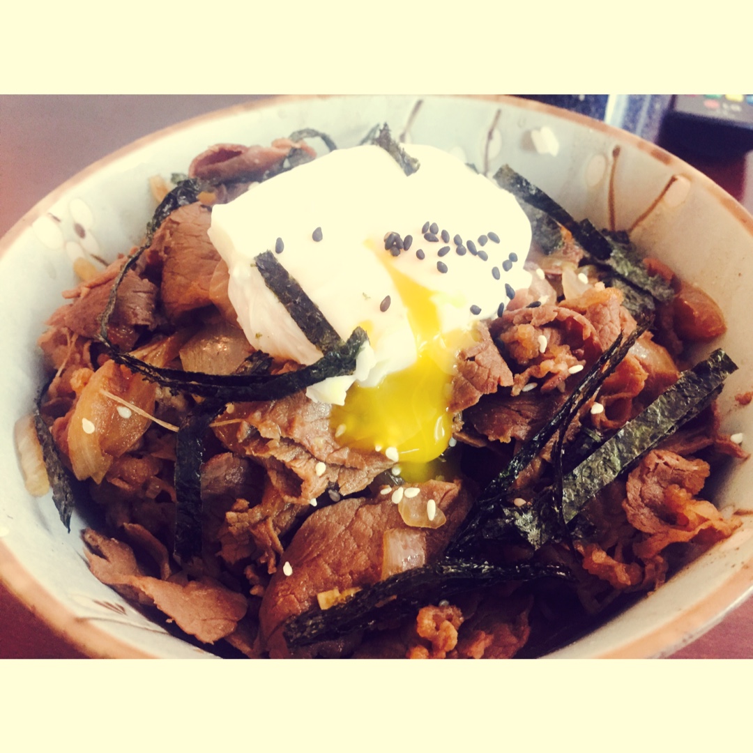 【温泉蛋肥牛盖饭】