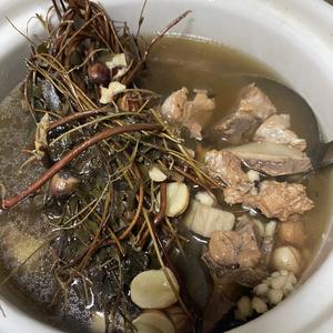 祛湿排毒-鸡骨草猪骨汤的做法 步骤2