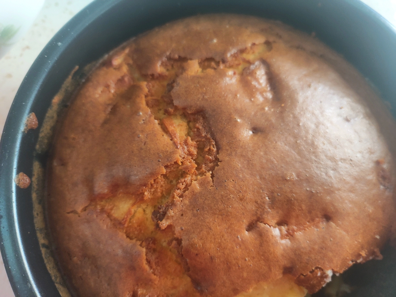 简单到只需所有材料混一起烤一烤的苹果蛋糕！