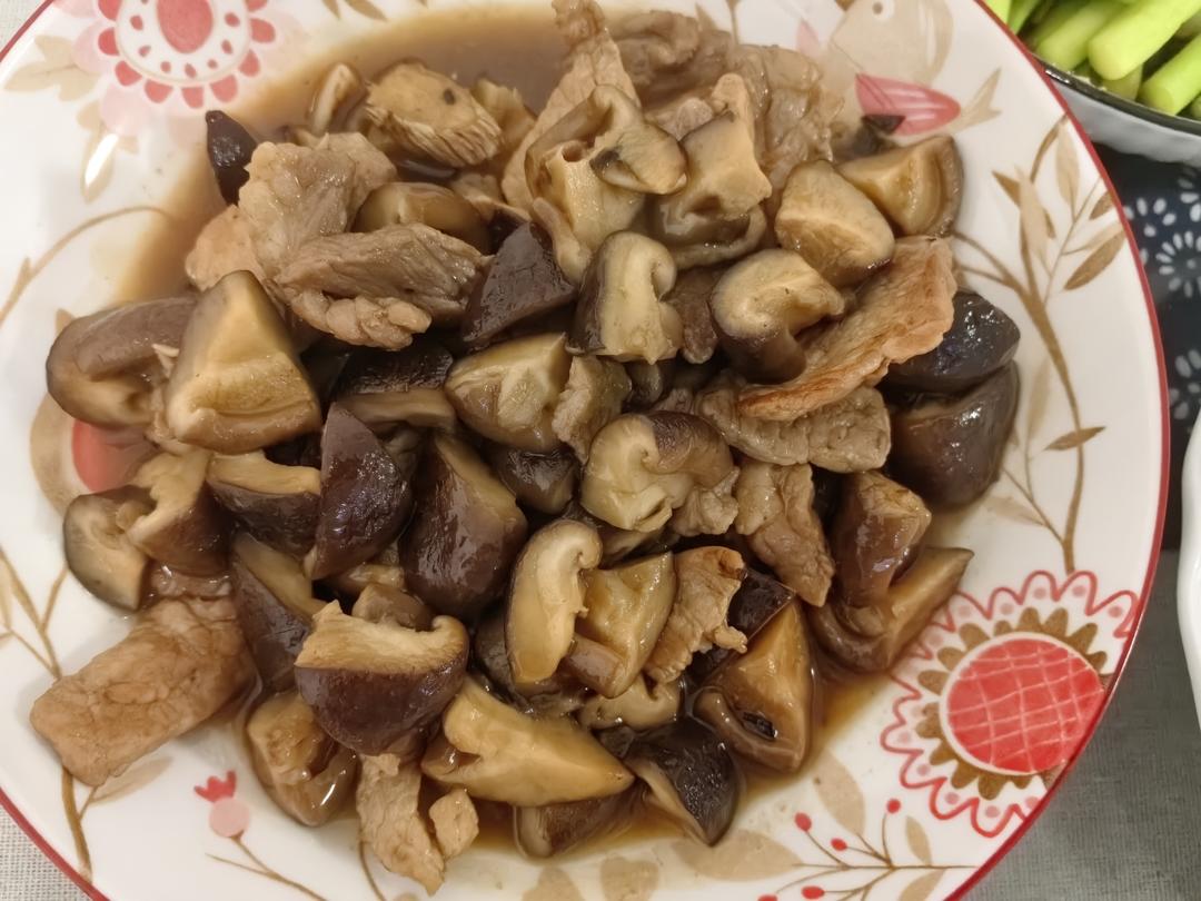 家常香菇炖梅花肉
