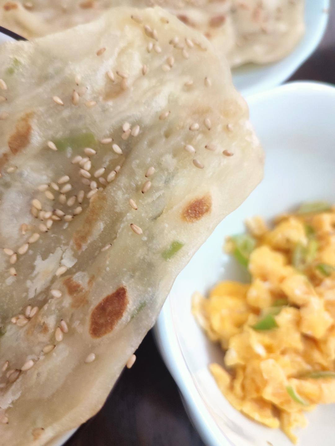 烙饼时，切记不要揉面，教你详细做法配方，不干不硬，外酥里柔软