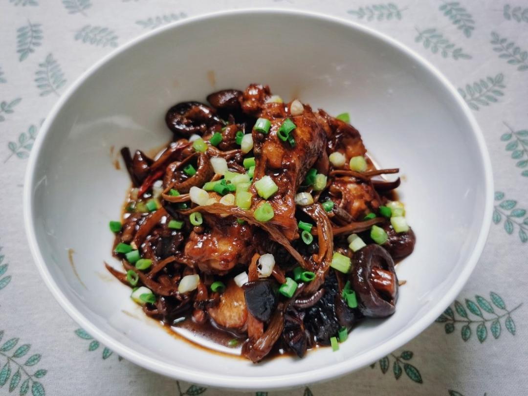小鸡炖蘑菇