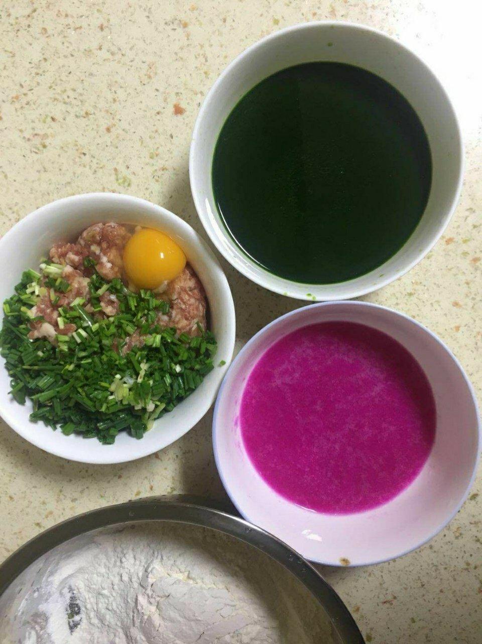 彩色花朵饺子的包法