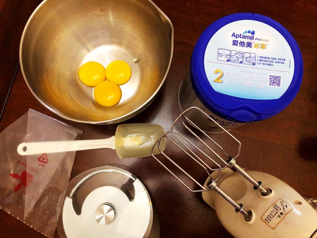 入口即化的无添加蛋黄溶豆