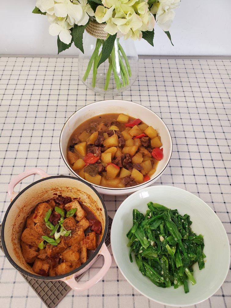 小土豆烧牛肉，红烧牛腩，好吃到舔盘