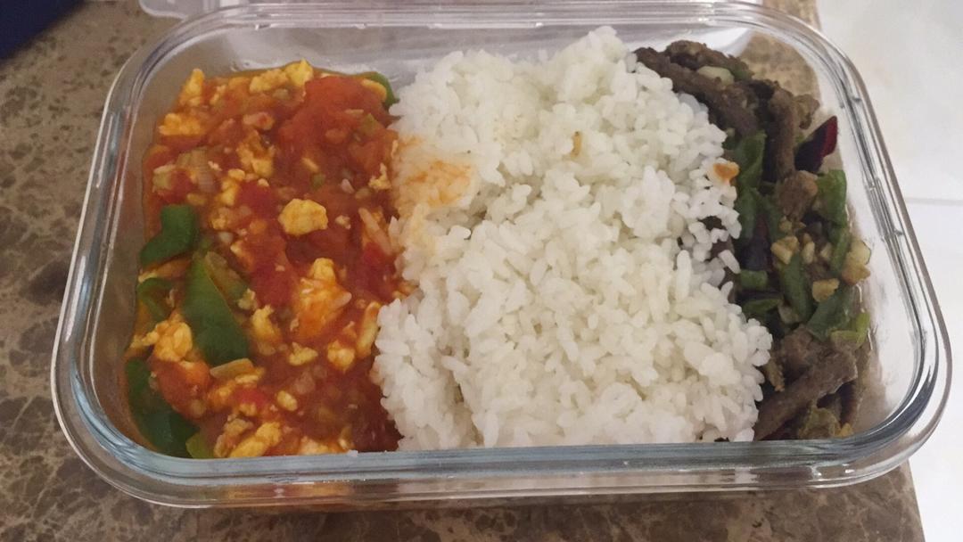 汤汁浓郁的青椒番茄炒蛋