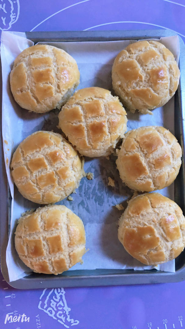 好吃到炸裂的港式菠萝包（附带制作酥皮的小视频）