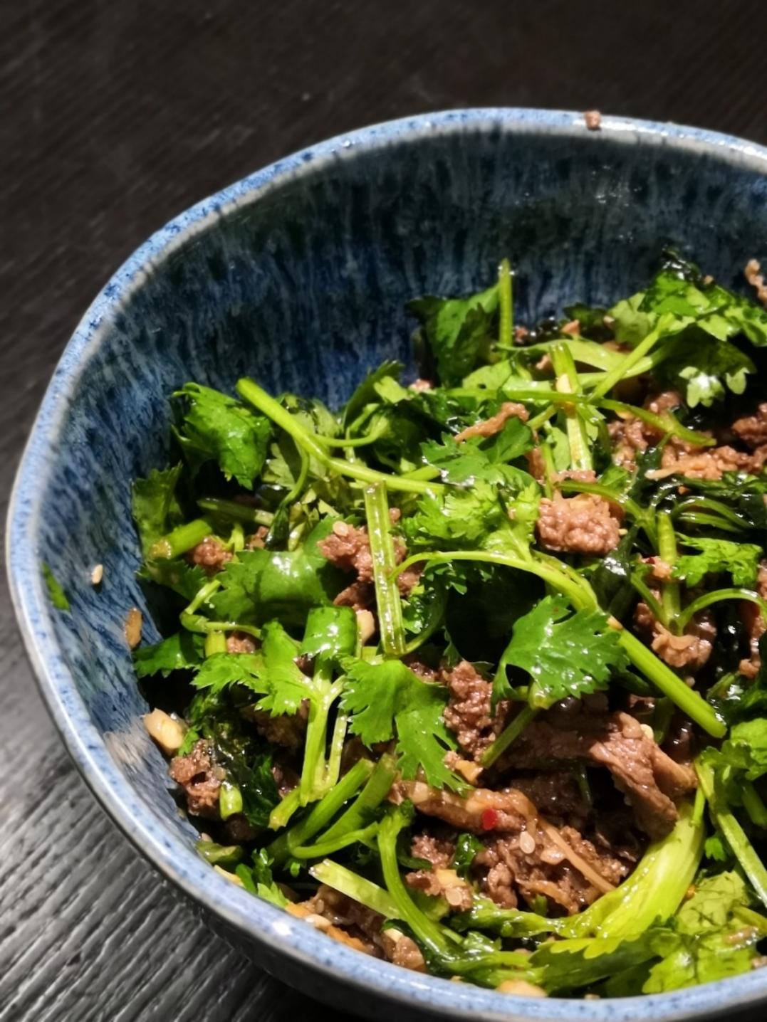 好吃到让人颤抖的香菜拌牛肉