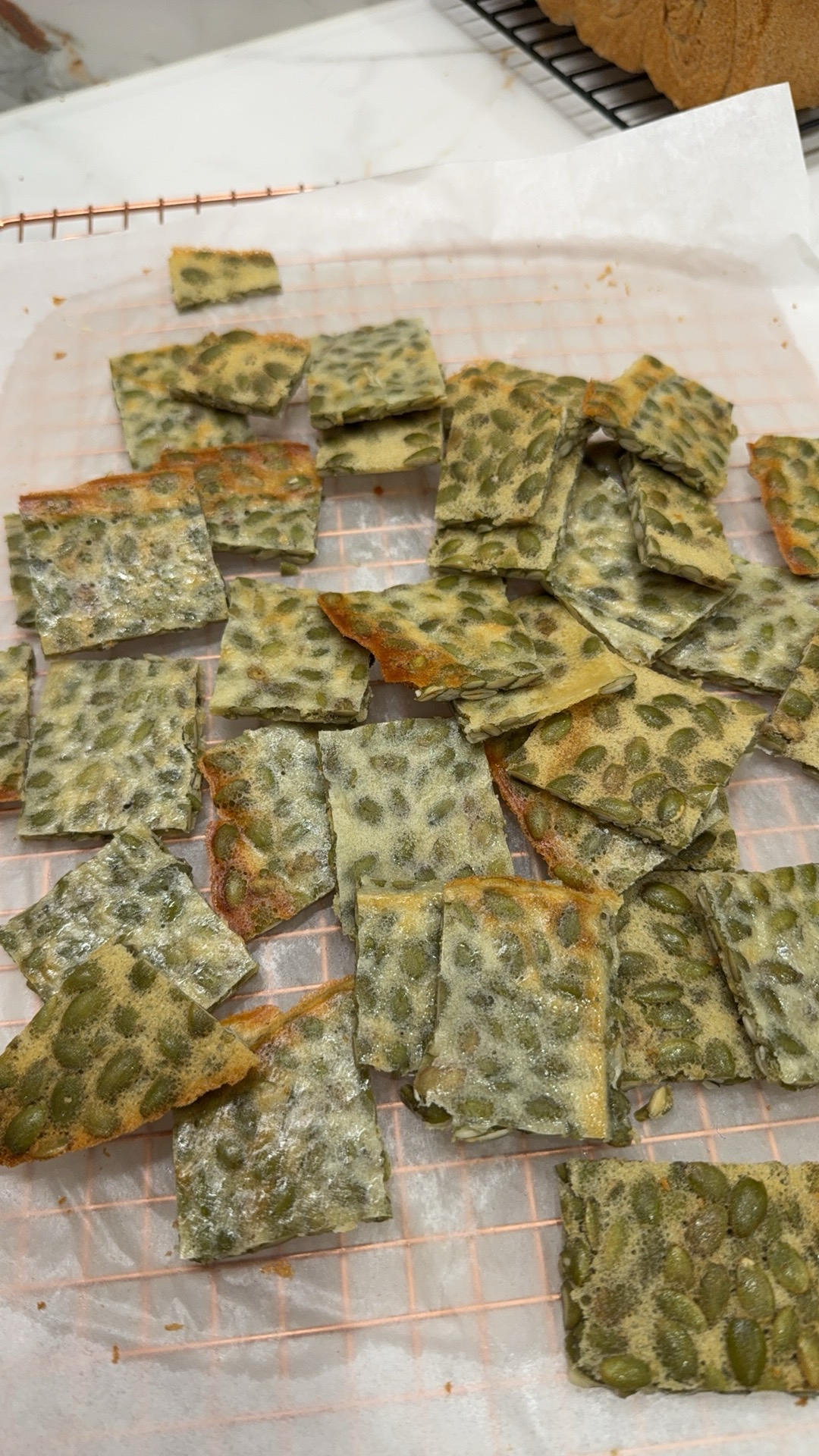 南瓜籽薄脆饼干，不知道南瓜籽怎么吃的可以试试，好吃简单