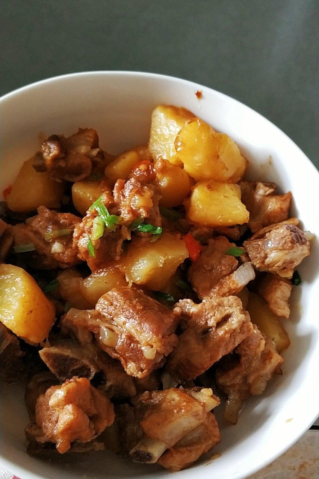 念念念小厨做的土豆炖排骨