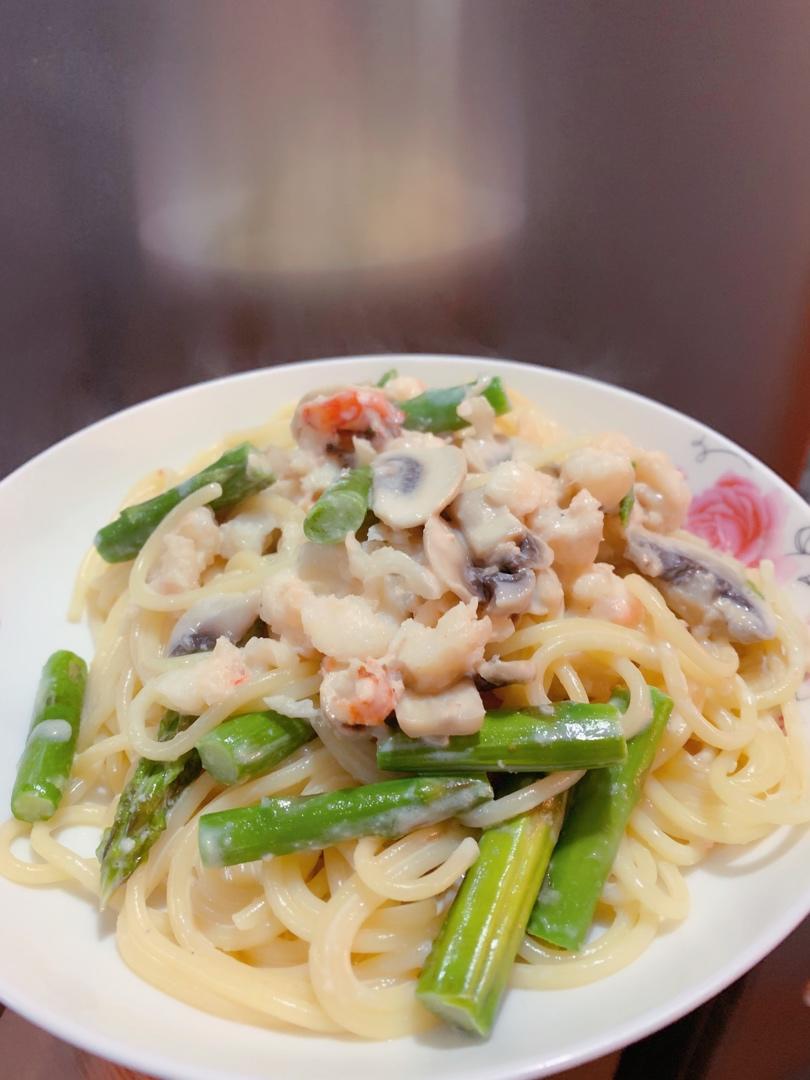 三文鱼鲜虾奶油意面