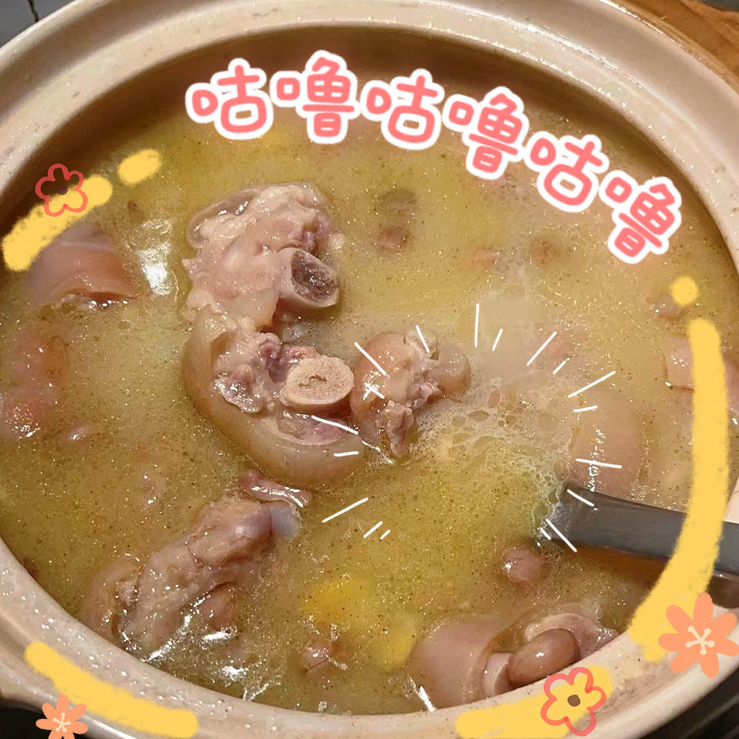 孩子爱喝的黄豆炖猪蹄，清香不油腻，先煎后炖才能软糯弹牙