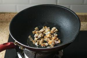咸鱼茄子煲～少油版的做法 步骤11