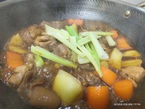 土豆胡萝卜焖兔肉的做法 步骤4