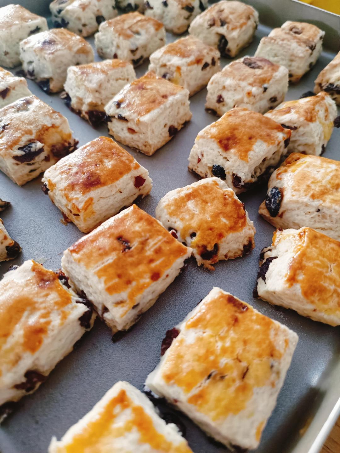 消耗淡奶油的司康