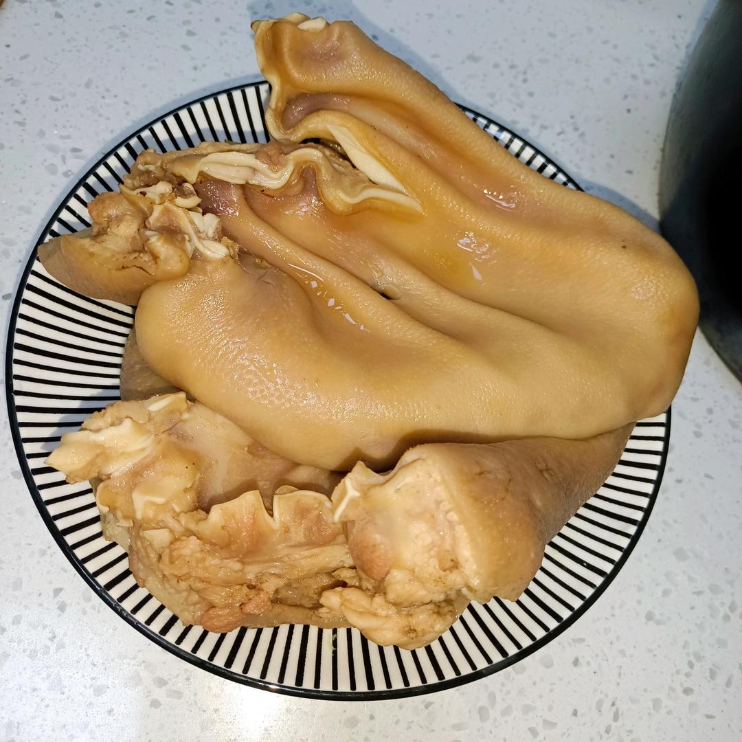 卤猪耳朵