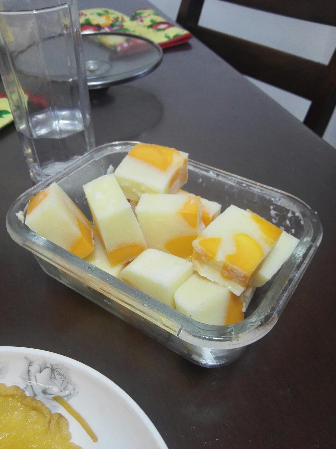 黄桃牛奶布丁