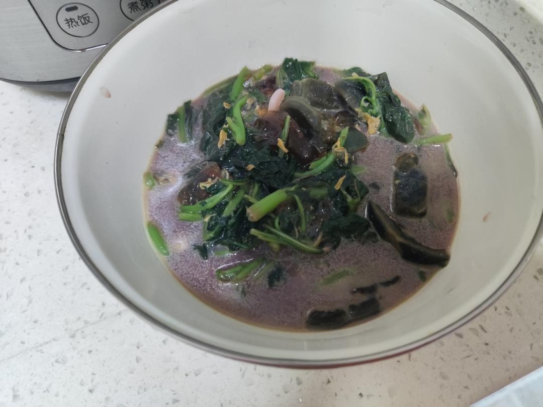 超好吃超简单的客家菜——红苋菜皮蛋煲