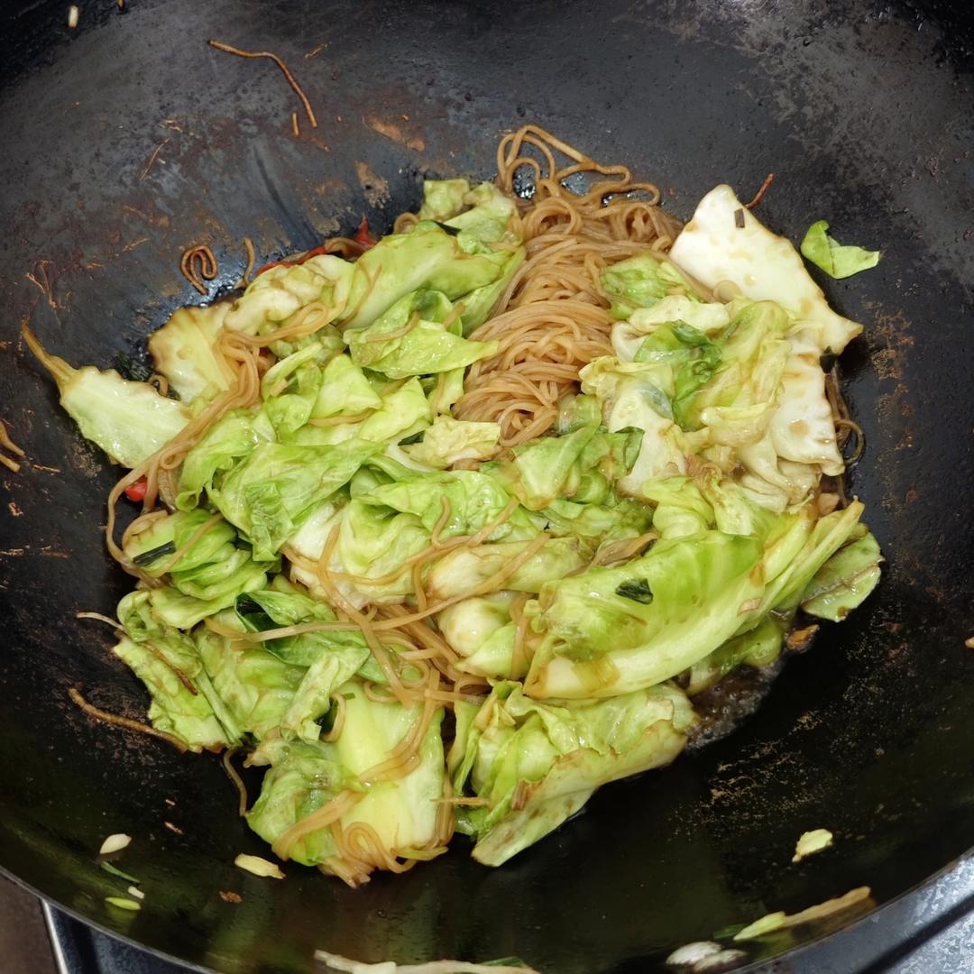 最近爱吃粉丝粉条～包菜炒粉丝