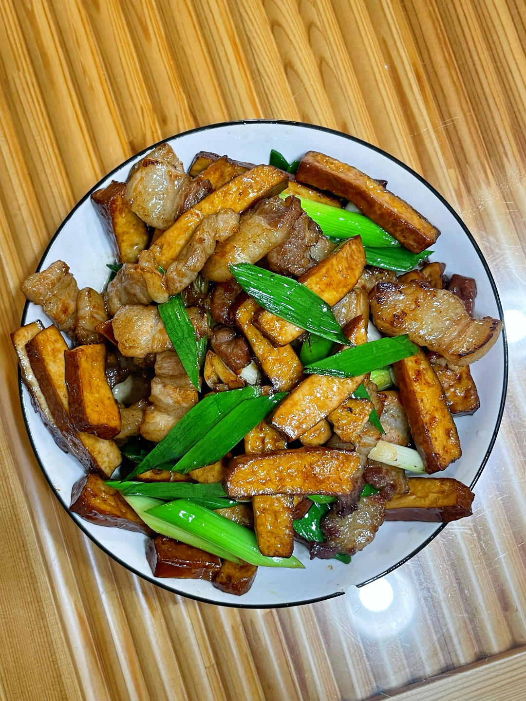 五花肉炒香干的做法