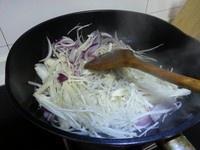 洋葱金针菇烘蛋的做法 步骤3