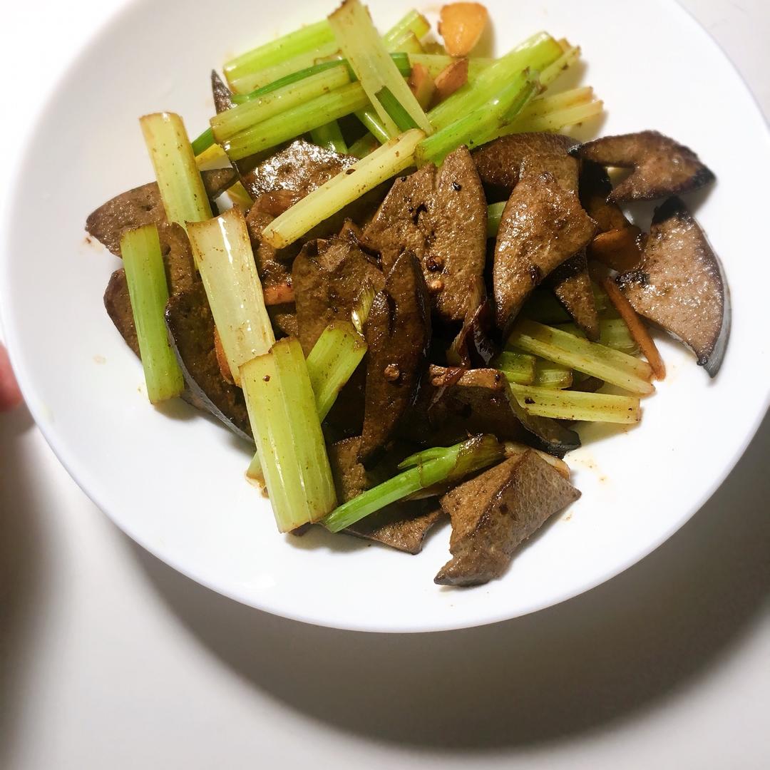 今晚吃什么—辣子鸡…腿，下饭！