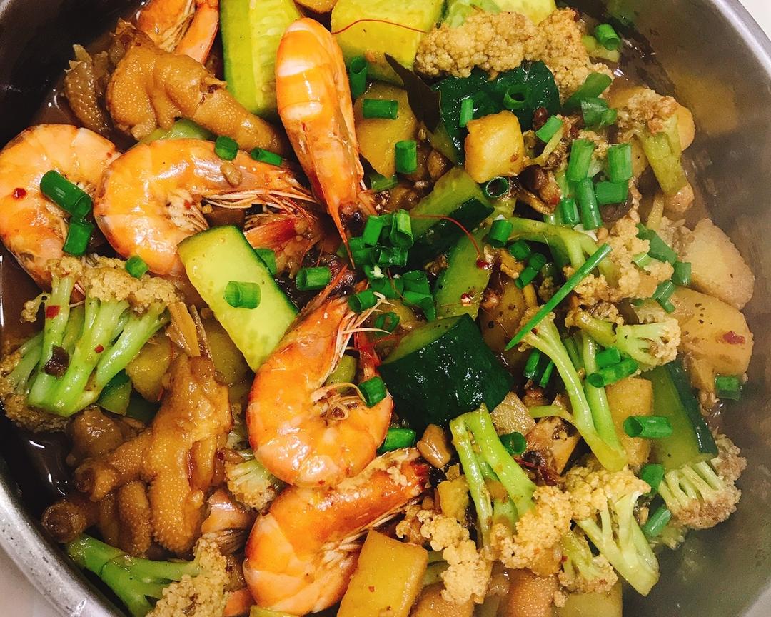 明虾鸡爪煲的做法