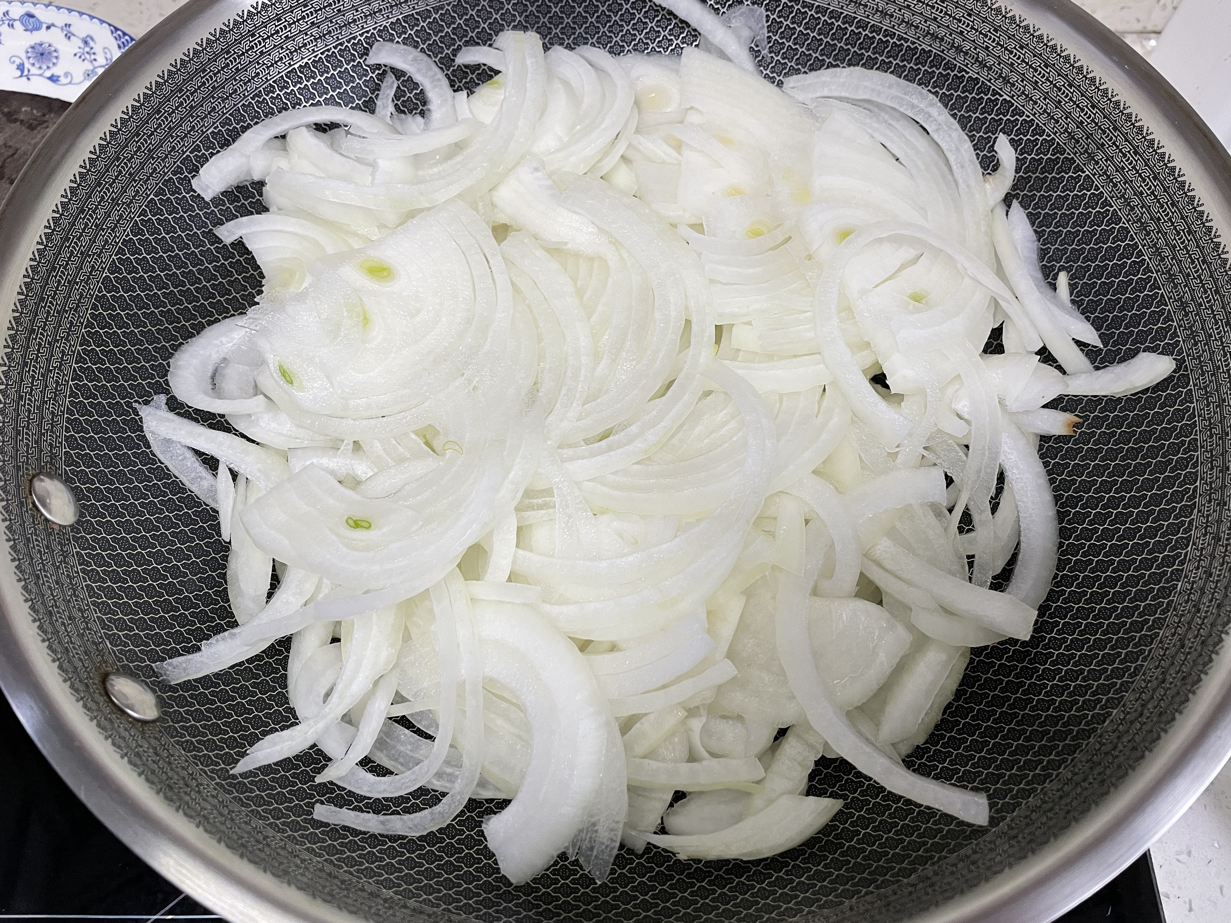 方便家庭操作的日式牛肉咖喱饭-焦化洋葱版的做法 步骤2