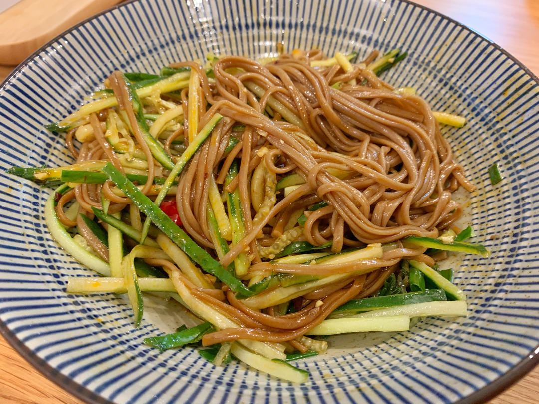 怪力dancer做的减脂必备超好吃的凉拌荞麦面夏天吃超爽