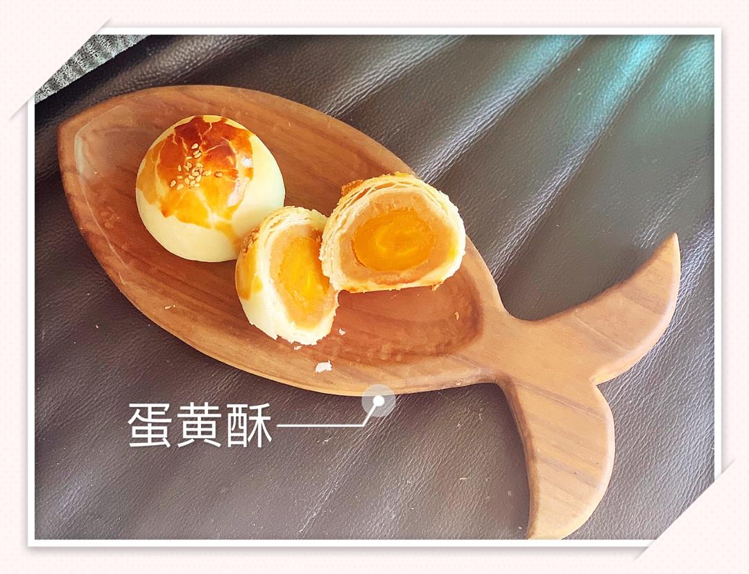 酥得拿不住的蛋黄酥
