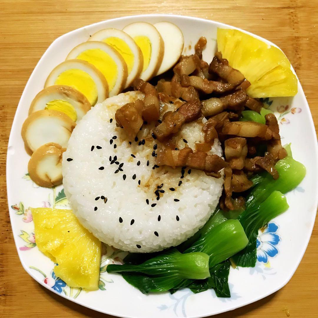 洋葱酥卤肉饭